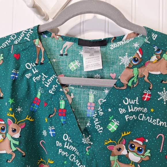 Cherokee Tooniforms Womens Scrub Tops 4XL Christmas Theme Nurse Medical Lot of 2 - Picture 13 of 16